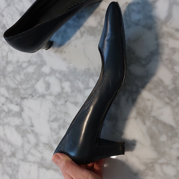 Naturalizer heels in Dark Grey - Picture 3 of 11